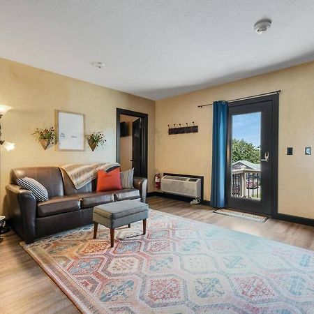 The Rustic Suite - Main Street Lodge In 柏林 外观 照片