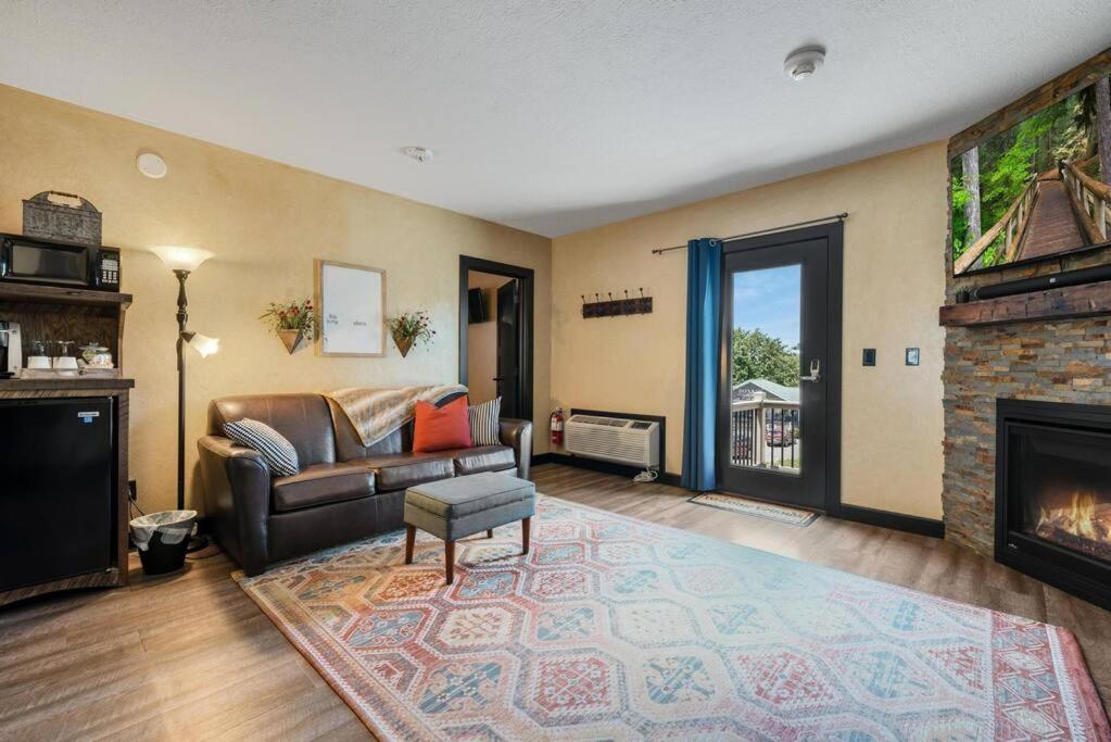 The Rustic Suite - Main Street Lodge In 柏林 外观 照片